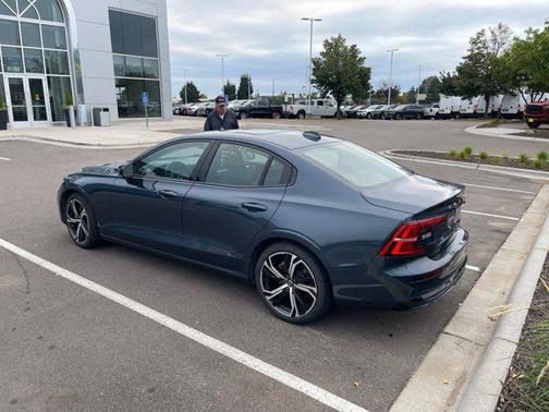 2024 Volvo S60 B5 Plus Dark Theme