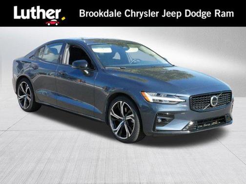 2024 Volvo S60 B5 Plus Dark Theme