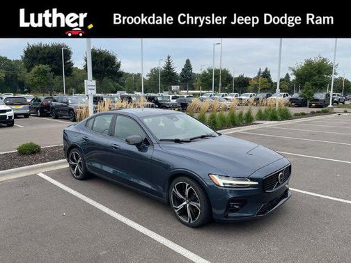 2024 Volvo S60 B5 Plus Dark Theme