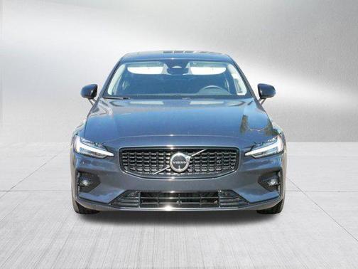 2024 Volvo S60 B5 Plus Dark Theme