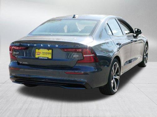 2024 Volvo S60 B5 Plus Dark Theme