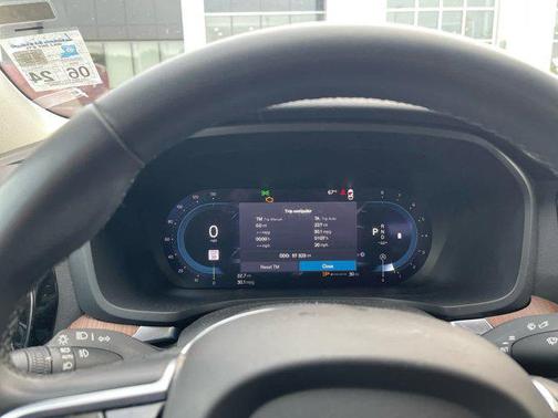 2024 Volvo S60 B5 Plus Dark Theme