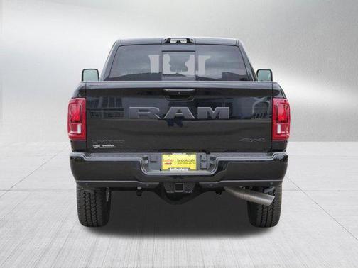 Diamond Black Crystal Pearlcoat 2026 RAM 3500 Limited Crew Cab 4x4 6'4' Box
