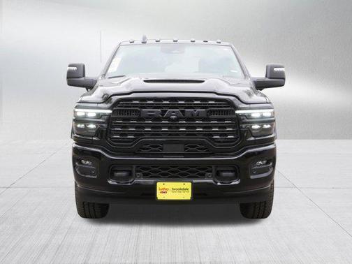 Diamond Black Crystal Pearlcoat 2026 RAM 3500 Limited Crew Cab 4x4 6'4' Box