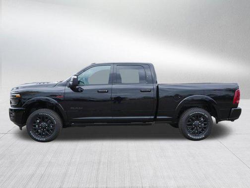 Diamond Black Crystal Pearlcoat 2026 RAM 3500 Limited Crew Cab 4x4 6'4' Box
