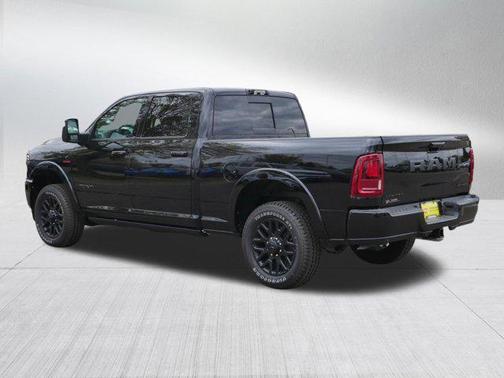 Diamond Black Crystal Pearlcoat 2026 RAM 3500 Limited Crew Cab 4x4 6'4' Box