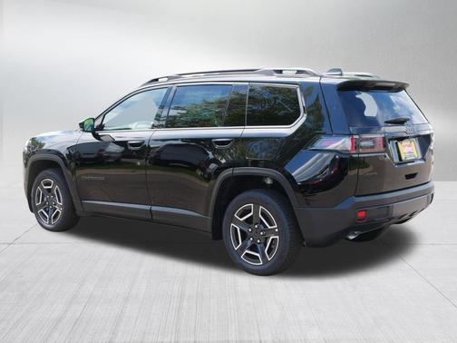Diamond Black Crystal Pearlcoat 2026 Jeep Cherokee Limited