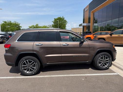 Walnut Brown Metallic Clearcoat 2019 Jeep Grand Cherokee Limited