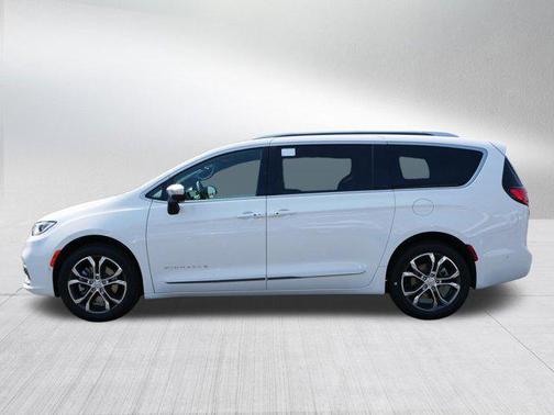 2025 Chrysler Pacifica L