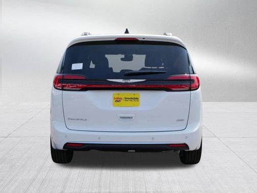 2025 Chrysler Pacifica L