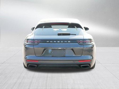 2018 Porsche Panamera 4