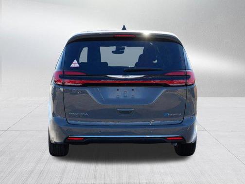2025 Chrysler Pacifica Hybrid Select