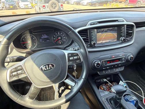 Everlasting Silver 2019 Kia Sorento LX