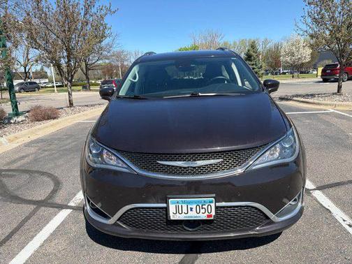 Dark Cordovan Pearlcoat 2017 Chrysler Pacifica Touring-L