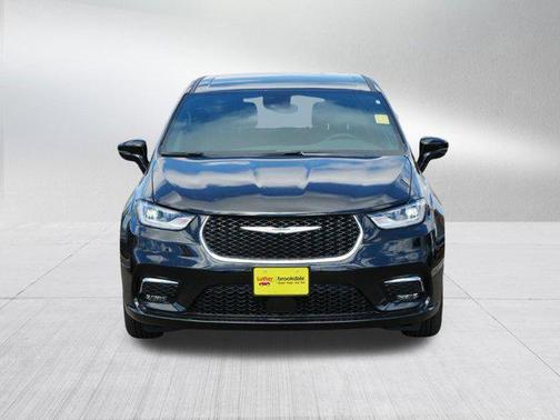 2025 Chrysler Pacifica Hybrid Select