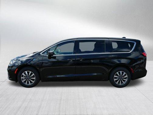 2025 Chrysler Pacifica Hybrid Select