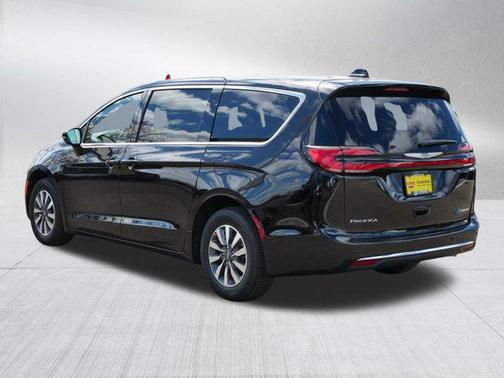 2025 Chrysler Pacifica Hybrid Select