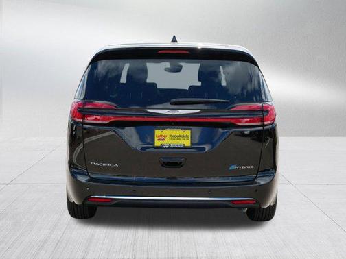 2025 Chrysler Pacifica Hybrid Select