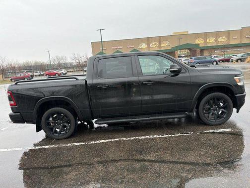 Diamond Black Crystal Pearlcoat 2022 RAM 1500 Laramie