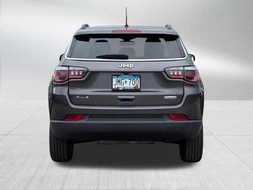 Granite Crystal Metallic Clearcoat 2018 Jeep Compass Latitude