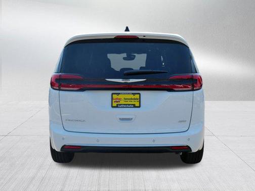 2025 Chrysler Pacifica L