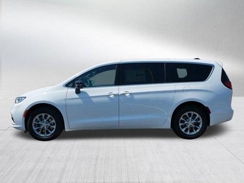 2025 Chrysler Pacifica L