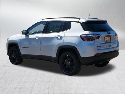 Silver Zynith Metallic Clearcoat 2026 Jeep Compass Latitude