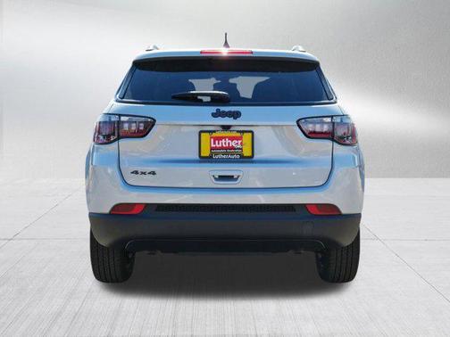 Silver Zynith Metallic Clearcoat 2026 Jeep Compass Latitude