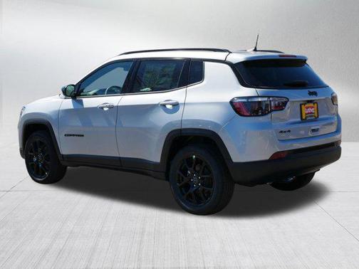 Silver Zynith Metallic Clearcoat 2026 Jeep Compass Latitude