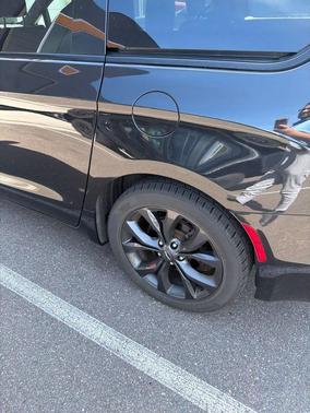 Brilliant Black Crystal Pearlcoat 2020 Chrysler Pacifica Touring L