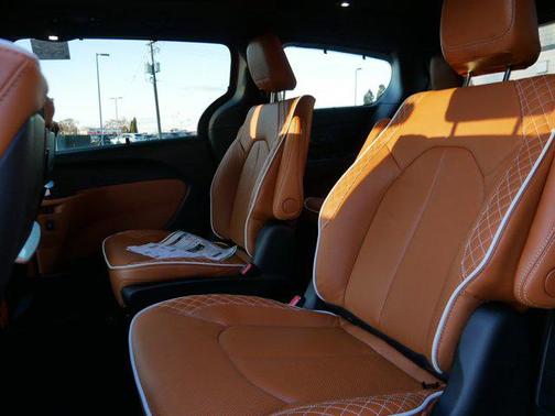 Red Hot Pearlcoat 2026 Chrysler Pacifica L