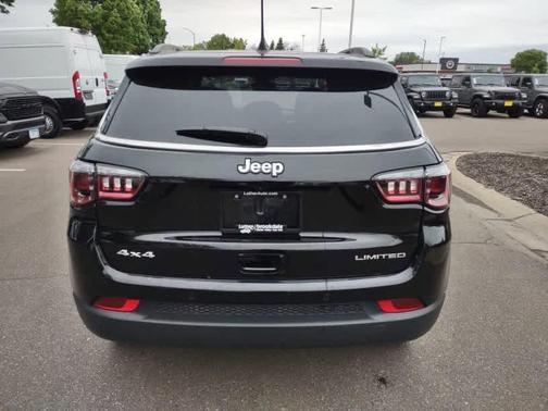 Diamond Black Crystal Pearlcoat 2025 Jeep Compass Limited