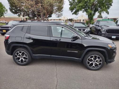 Diamond Black Crystal Pearlcoat 2025 Jeep Compass Limited