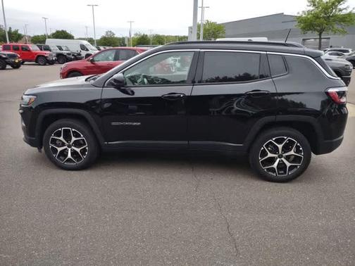 Diamond Black Crystal Pearlcoat 2025 Jeep Compass Limited