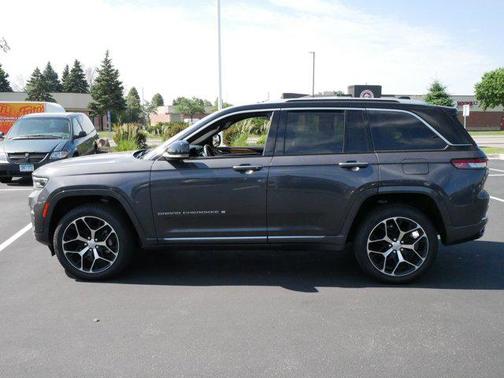2022 Jeep Grand Cherokee Summit