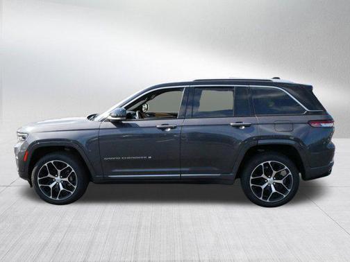 2022 Jeep Grand Cherokee Summit