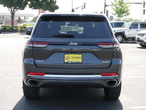 2022 Jeep Grand Cherokee Summit