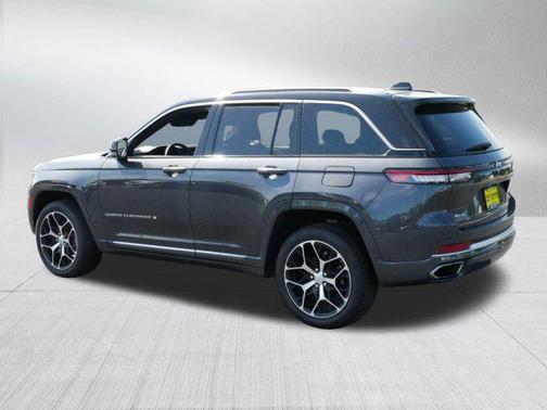 2022 Jeep Grand Cherokee Summit