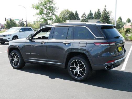 2022 Jeep Grand Cherokee Summit