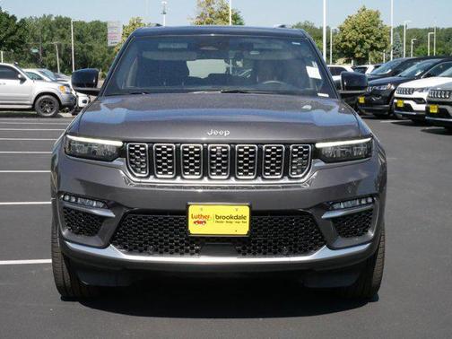 2022 Jeep Grand Cherokee Summit