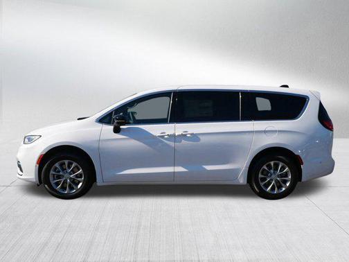 2025 Chrysler Pacifica L