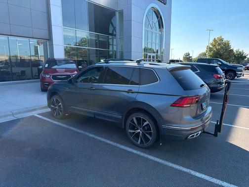Platinum Gray Metallic 2022 Volkswagen Tiguan 2.0T SEL R-Line 4MOTION