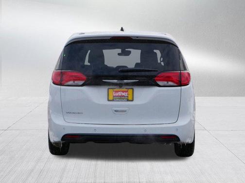 2026 Chrysler Voyager LX