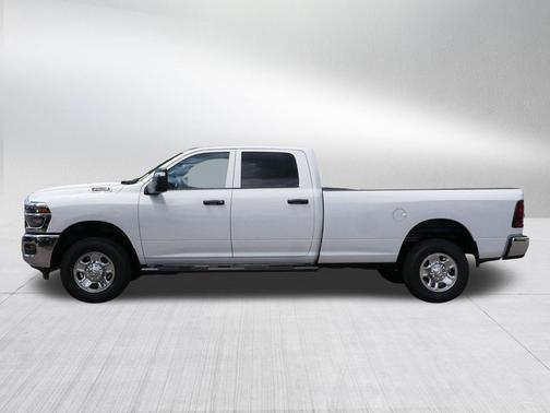 Bright White Clearcoat 2026 RAM 2500 Tradesman Crew Cab 4x4 8' Box