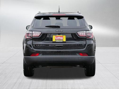 Diamond Black Crystal Pearlcoat 2026 Jeep Compass Limited