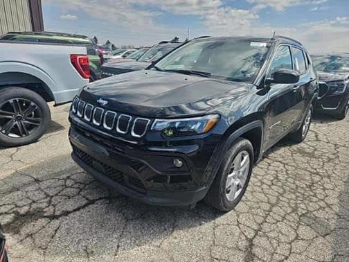 Diamond Black Crystal Pearlcoat 2022 Jeep Compass Latitude