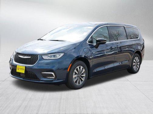 2025 Chrysler Pacifica Hybrid Select