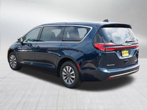 2025 Chrysler Pacifica Hybrid Select