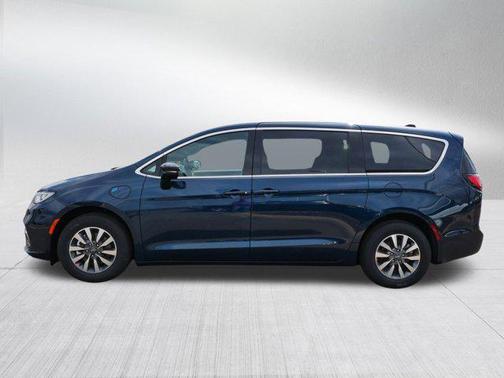 2025 Chrysler Pacifica Hybrid Select