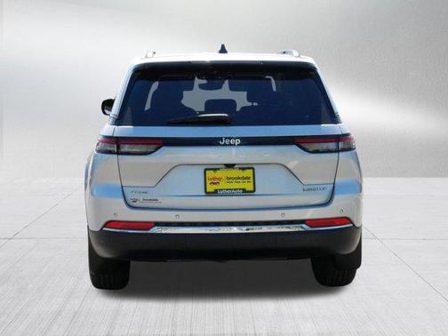 Silver Zynith 2023 Jeep Grand Cherokee Limited